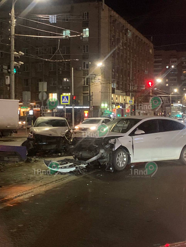 Фото: В центре Ростова из-за ДТП образовался серьёзный затор // фото 1rnd