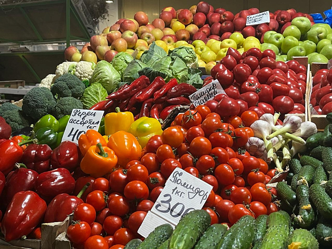 Фото: Свежие овощи на Северном рынке // кадры 1rnd.ru