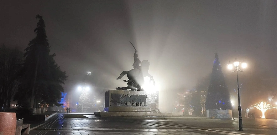 Фото: Ростовская площадь Советов в тумане, кадр 1rnd