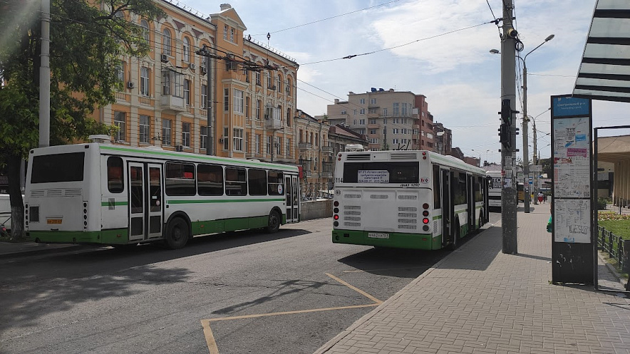 Фото: Автобусы возле Центрального рынка Ростова, кадр 1rnd