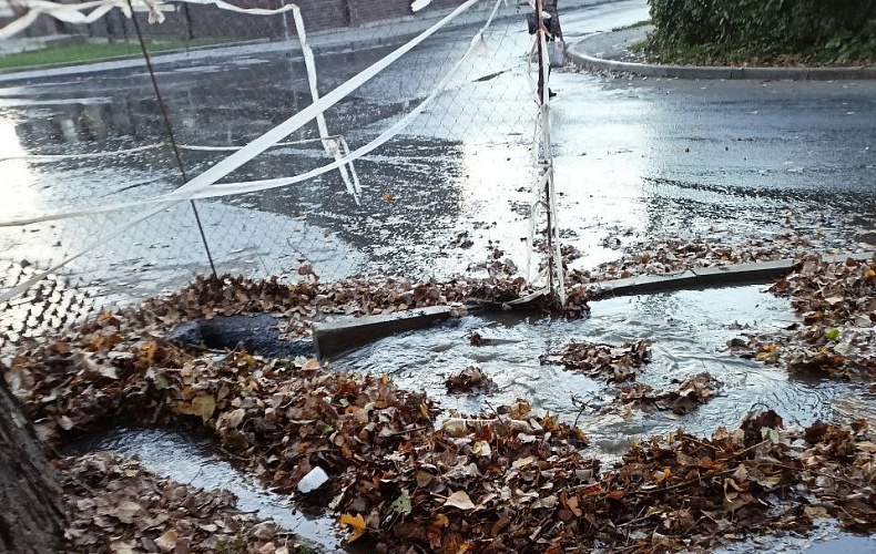 Фото: Вода на Военведе утром 31 октября // фото очевидцев 