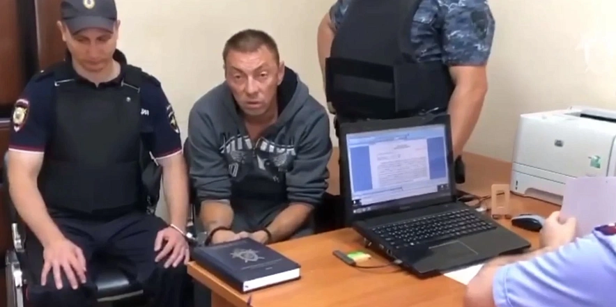 Фото: В Шахтах похитителя 6-летней девочки отправили под арест // кадр из оперативной съёмки