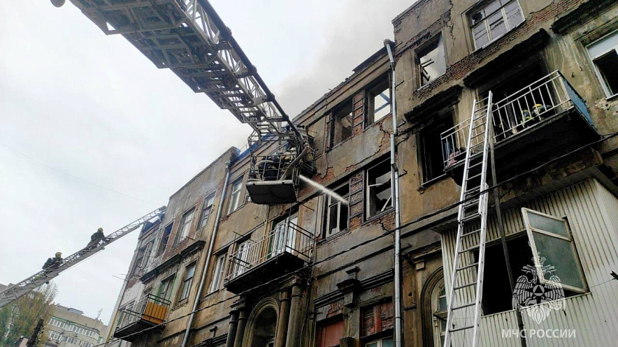 Фото: В Ростове прокуратура начала проверку после очередного пожара в доме Парамонова // фото МЧС РО Фото: В Ростове прокуратура начала проверку после очередного пожара в доме Парамонова // фото МЧС РО