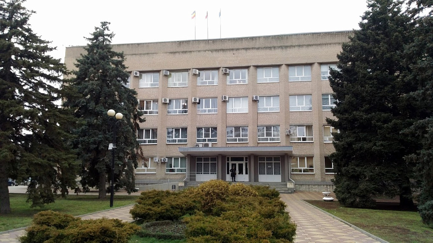 Фото:  Здание администрации Азова, карты Google
