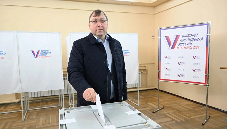 Фото: Александр Ищенко проголосовал на выборах президента РФ, кадр пресс-службы