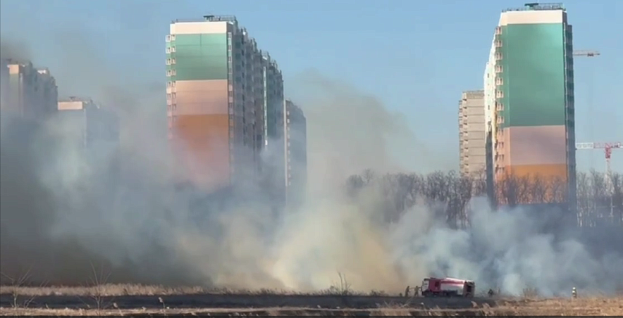 Фото: Пожар на Суворовском в Ростове, кадр очевидца