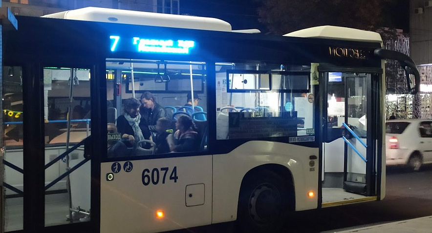 Фото: Автобус в Ростове на Большой Садовой, кадр 1rnd