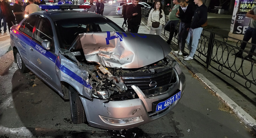 Фото: Машина ДПС попала в аварию в Таганроге 27 сентября, фото ВК Таганрогское ДПС