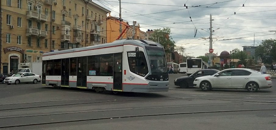 Фото: Трамвай возле Центрального рынка Ростова, кадр 1rnd