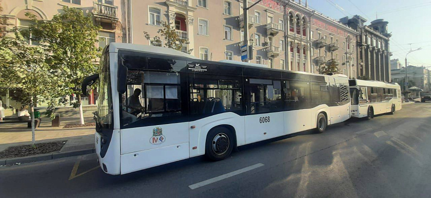 Фото: Столкновение двух автобусов в Ростове