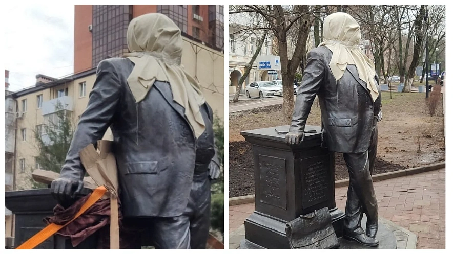 Фото: Памятник Михаилу Жванецкому на Пушкинской в Ростове, кадр издания "Молот"