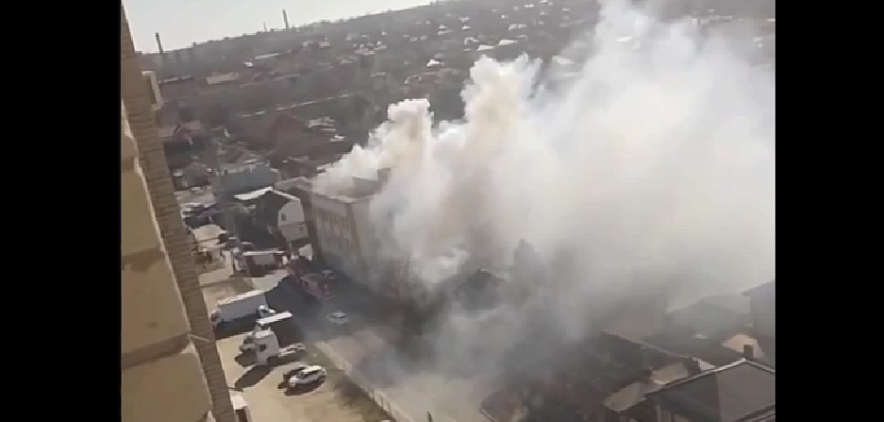 Фото: Пожар на Вятской в Ростове, кадр очевидца