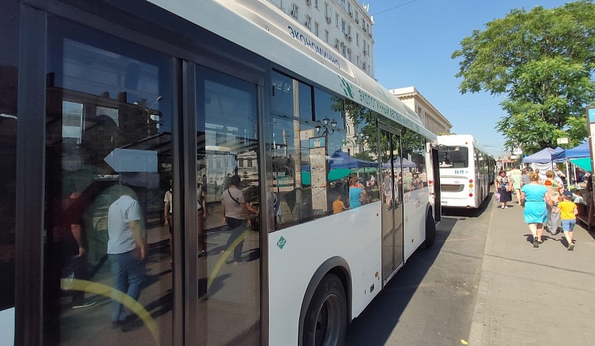 Фото: Автобусы на конечной в центре Ростова, иллюстрация 1rnd