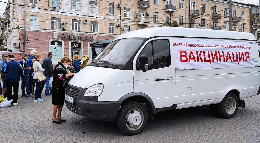 Фото: Мобильный пункт вакцинации в Ростове, кадр 1rnd