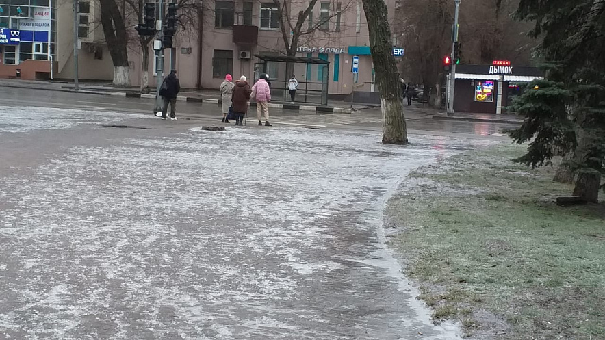 Фото: гололёд в Ростове 11 декабря // кадр 1rnd.ru