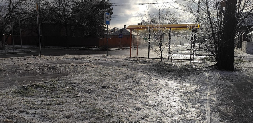 Фото: Остановка транспорта в Ростове во время ледяного дождя, кадр 1rnd