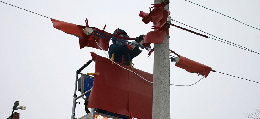 Фото: ремонт электросети \\ кадр из публикаций 1rnd.ru