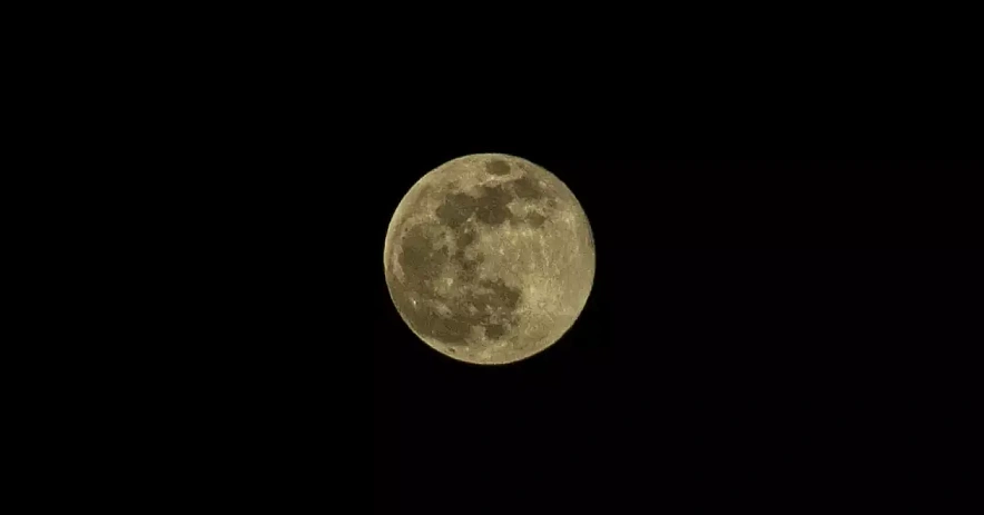 Фото: Снежная Луна над Ростовом 24 февраля, кадр donday