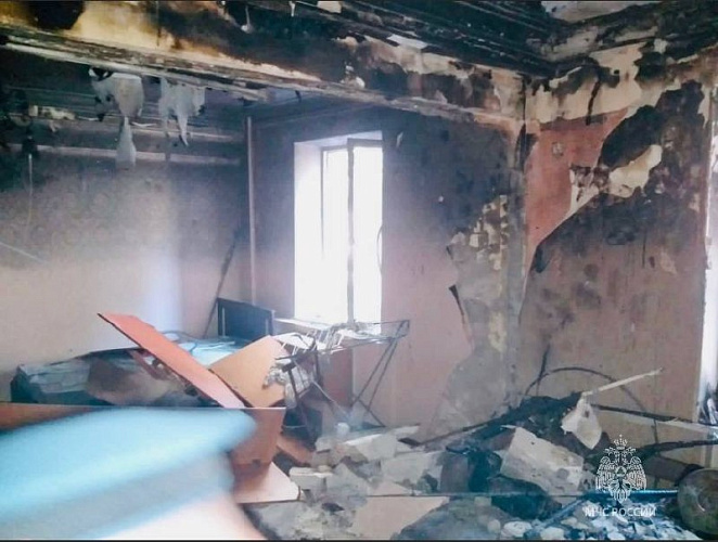 Фото: В Ростове выгорела квартира из-за вспыхнувшего кондиционера // фото МЧС РО