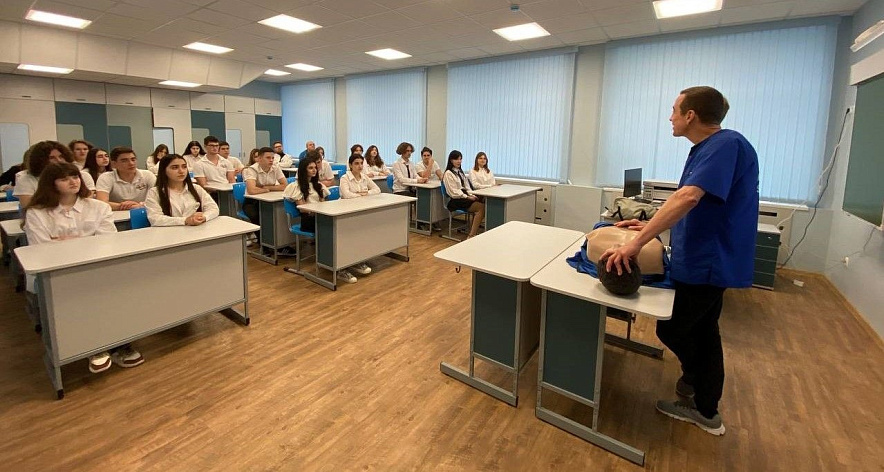 Фото: Занятия в медицинском классе школы №44 Ростова, кадр ПРО
