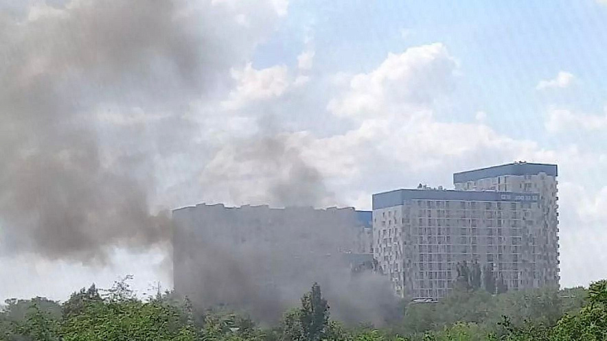 Фото: В Ростове на Военведе загорелась электроподстанция / фото: соц. сети Фото: В Ростове на Военведе загорелась электроподстанция / фото: соц. сети